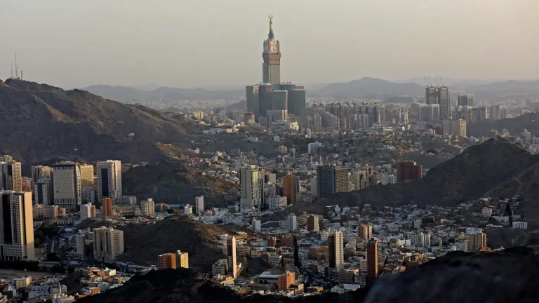 Adab dan Sunnah Saat Masuk dan Keluar Makkah: Panduan Lengkap
