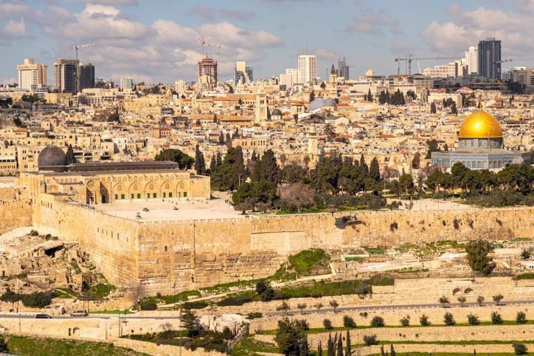 Dari Burnout ke Bersyukur: Gen X Temukan Makna Hidup Lewat Umroh Plus Aqsho